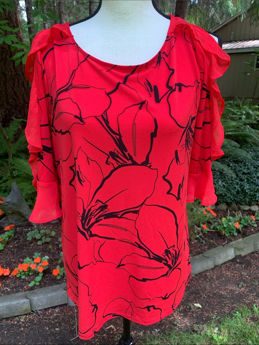 BOLD elements Red Floral Ruffle Sleeve Blouse